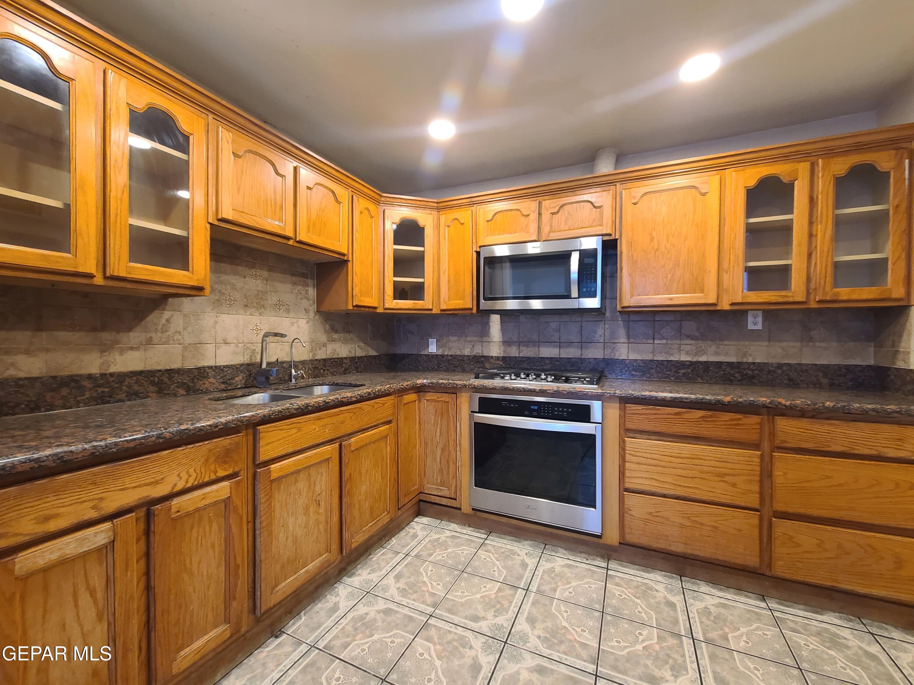 1714 Banker Road Canutillo, TX 79835 - Photo 13 of 78 Stainless steel appliances