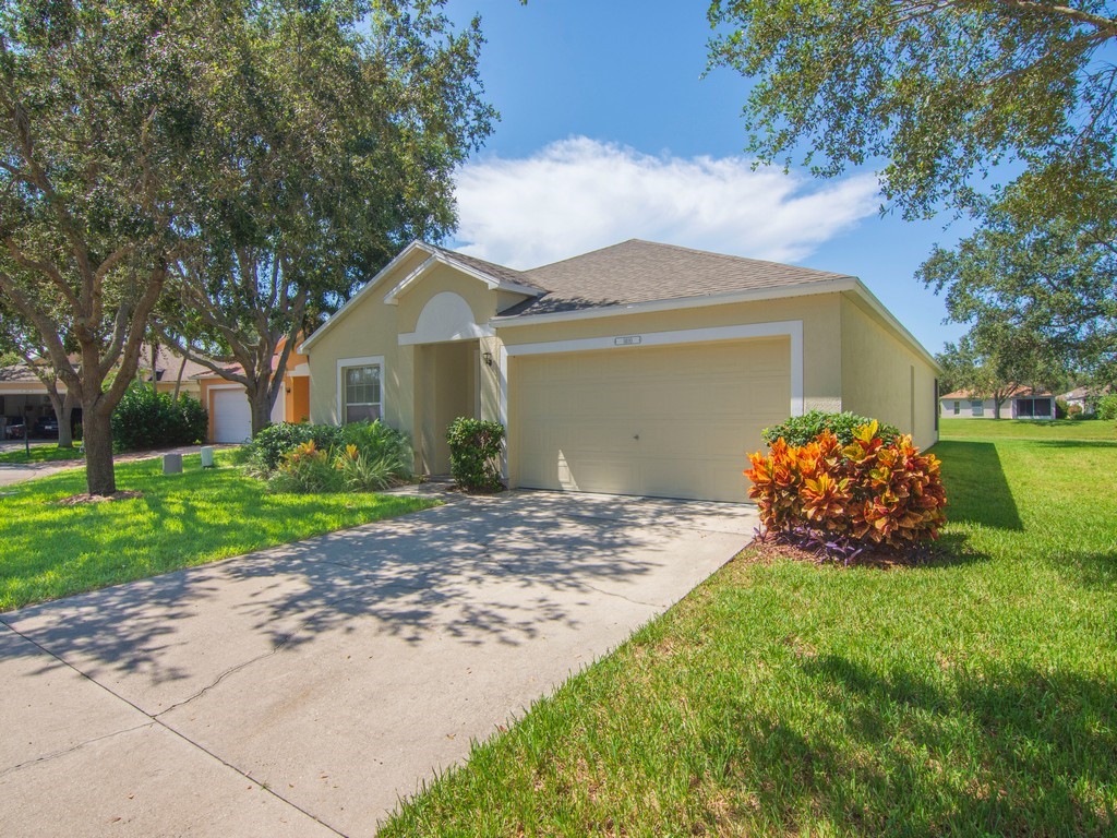 1400 10th Manor Vero Beach, FL 32960 - Photo 2 of 36