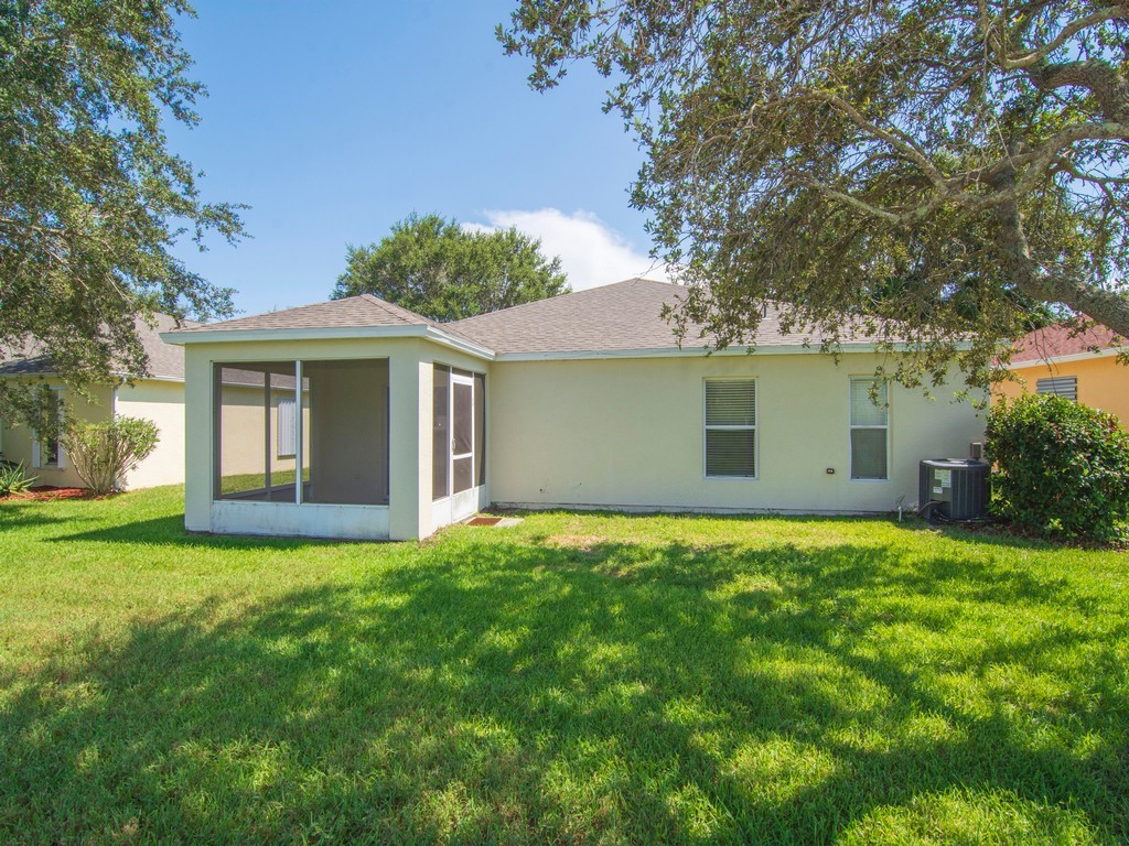 1400 10th Manor Vero Beach, FL 32960 - Photo 8 of 36