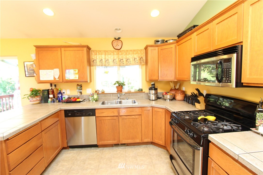 7037 Morgan Road, Unit 2 Everett, WA 98203 - Photo 4 of 25