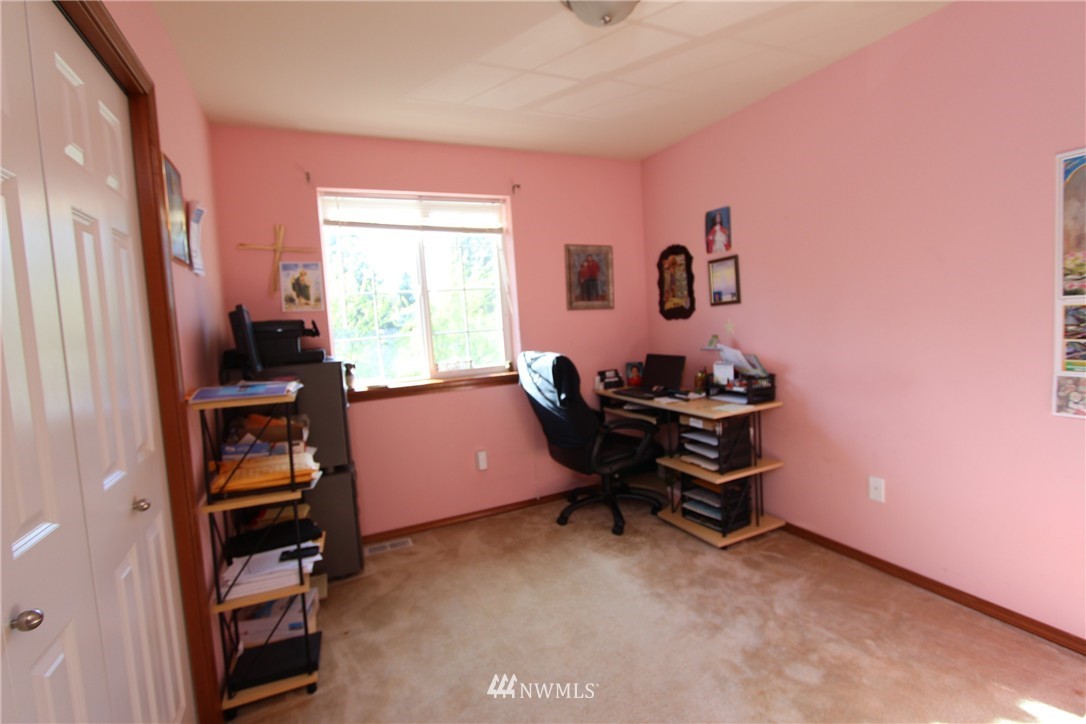7037 Morgan Road, Unit 2 Everett, WA 98203 - Photo 9 of 25