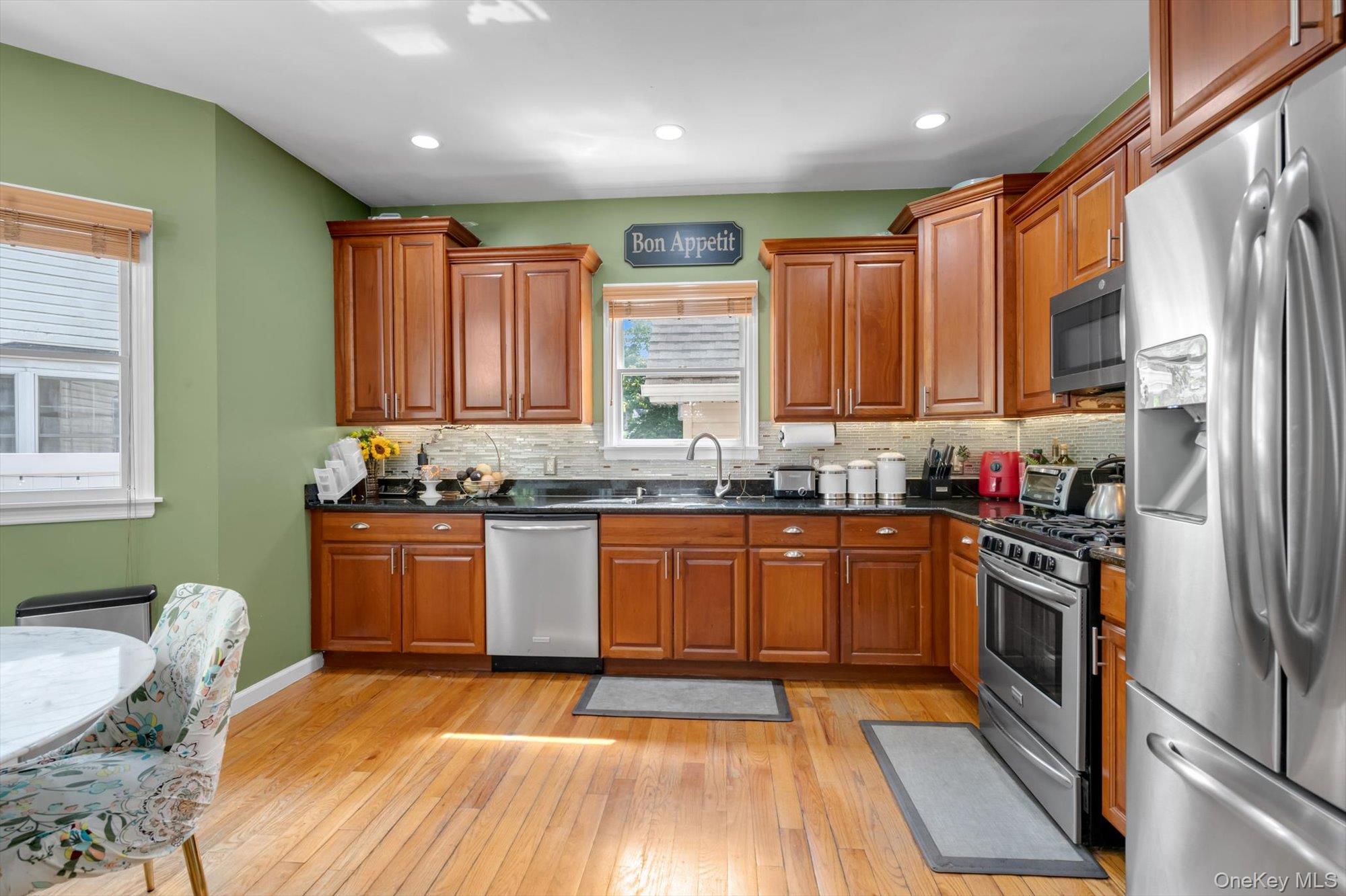 146 Melville Road Farmingdale, NY 11735 - Photo 6 of 26