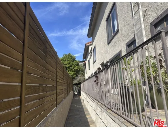 $3,200 | 10960 Bluffside Drive, Unit 206, Studio City, CA 91604