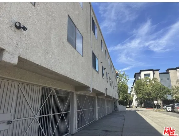 $3,200 | 10960 Bluffside Drive, Unit 206, Studio City, CA 91604