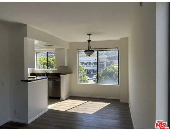 $3,200 | 10960 Bluffside Drive, Unit 206, Studio City, CA 91604