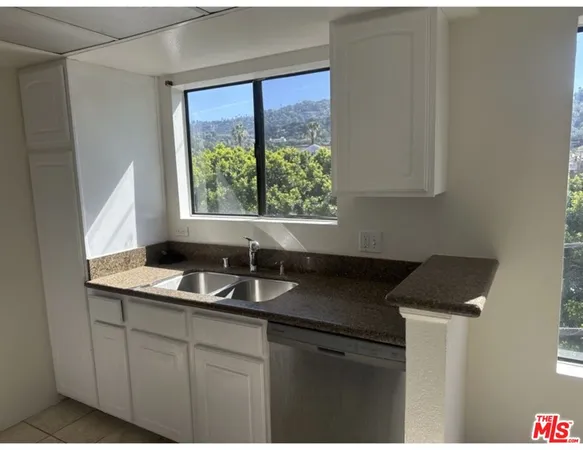 $3,200 | 10960 Bluffside Drive, Unit 206, Studio City, CA 91604