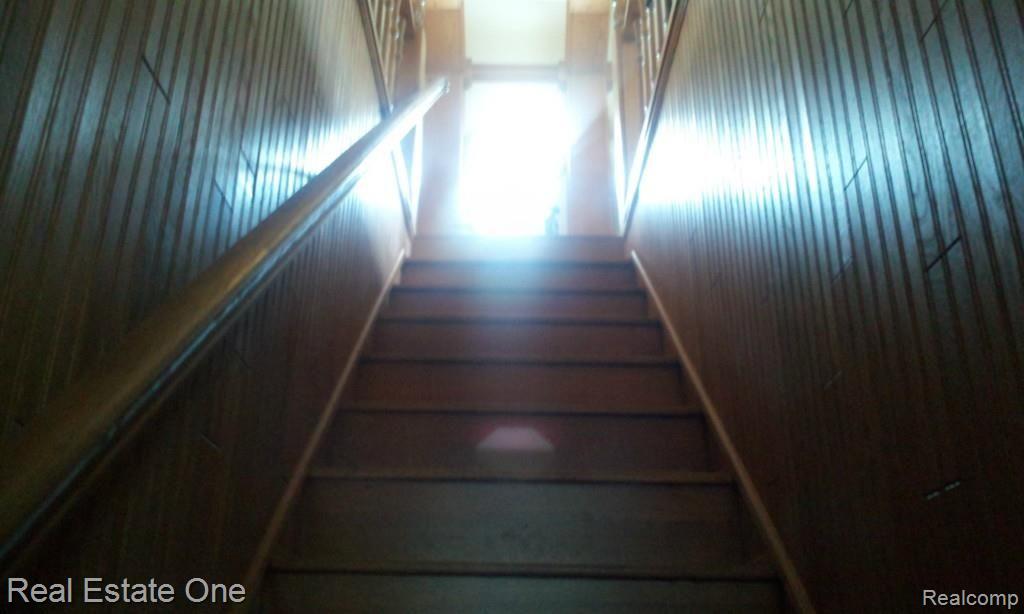 1300 West Rose Center Road Holly, MI 48442 - Photo 29 of 45 Stairway to upper floor