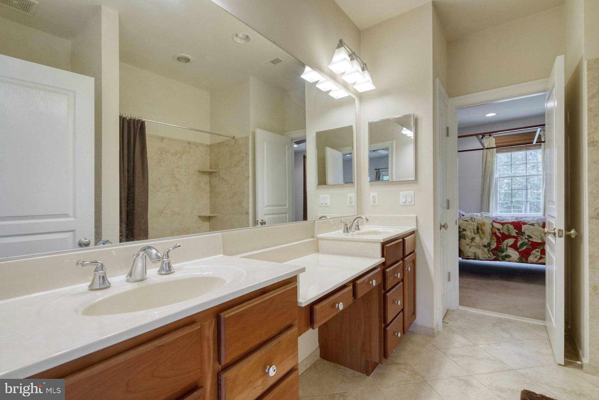 10300 Hampton Road Fairfax Station, VA 22039 - Photo 49 of 89 Jack & Jill Bathroom