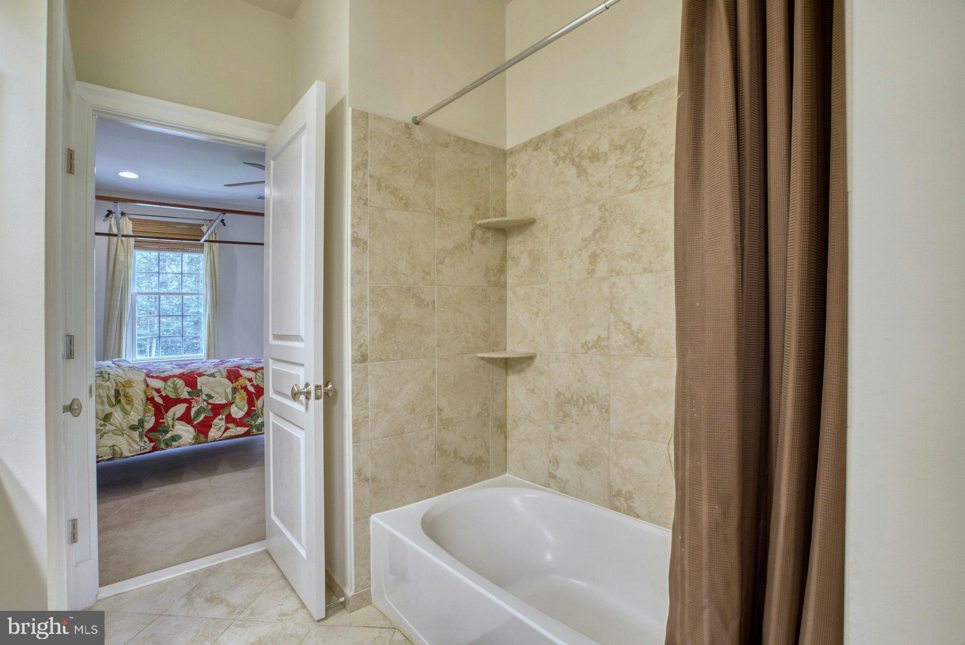 10300 Hampton Road Fairfax Station, VA 22039 - Photo 50 of 89 Jack & Jill Bathroom