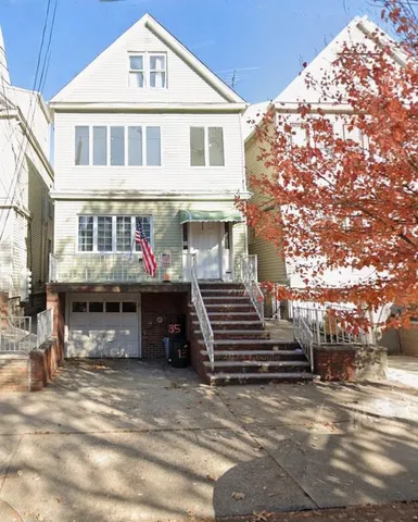 $2,350 | 135 West 52nd Street, Bayonne, NJ 07002