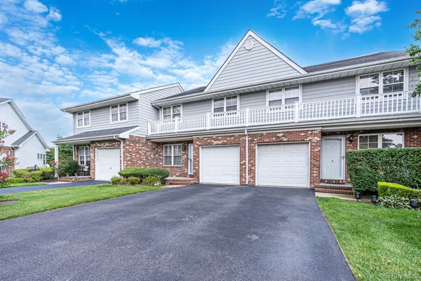 $524,999 | 11 Broadlawn Drive, Central Islip, NY 11722