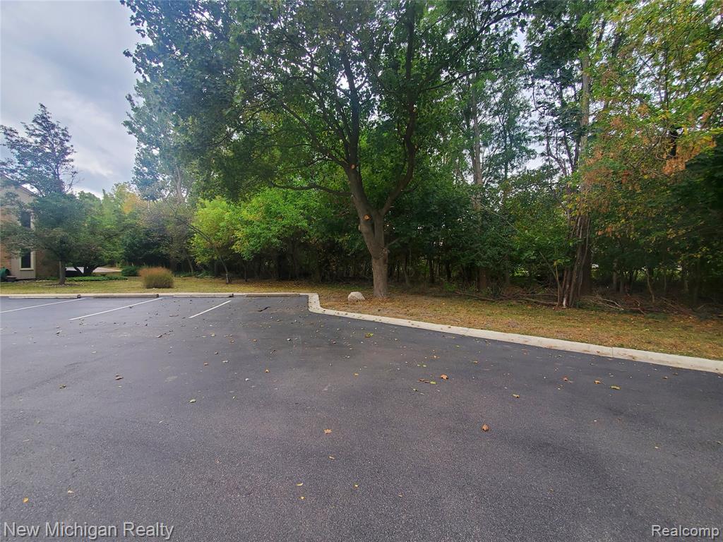 673 Oakbrook West Rochester Hills, MI 48307 - Photo 32 of 36 Gallery Image 32