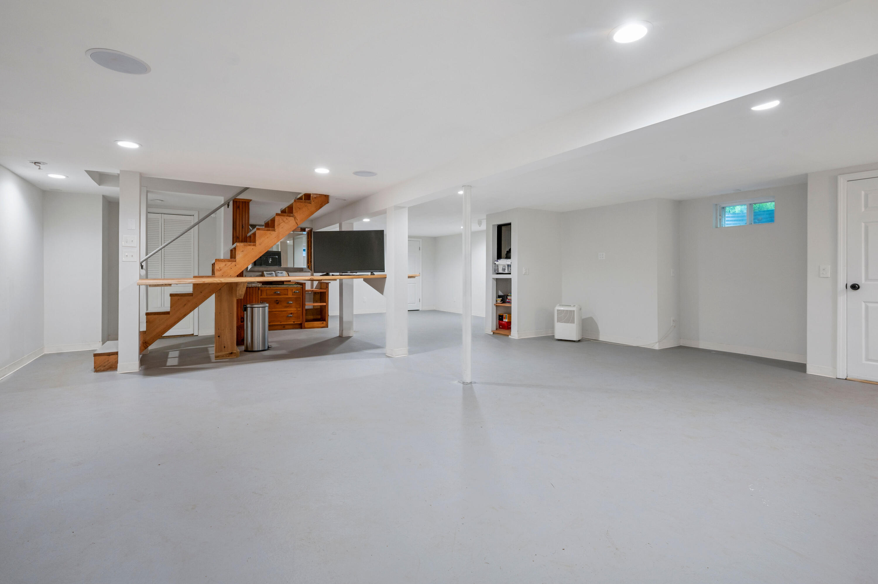 11 Quanset Road Orleans, MA 02653 - Photo 27 of 36 a view of a room with gym equipment