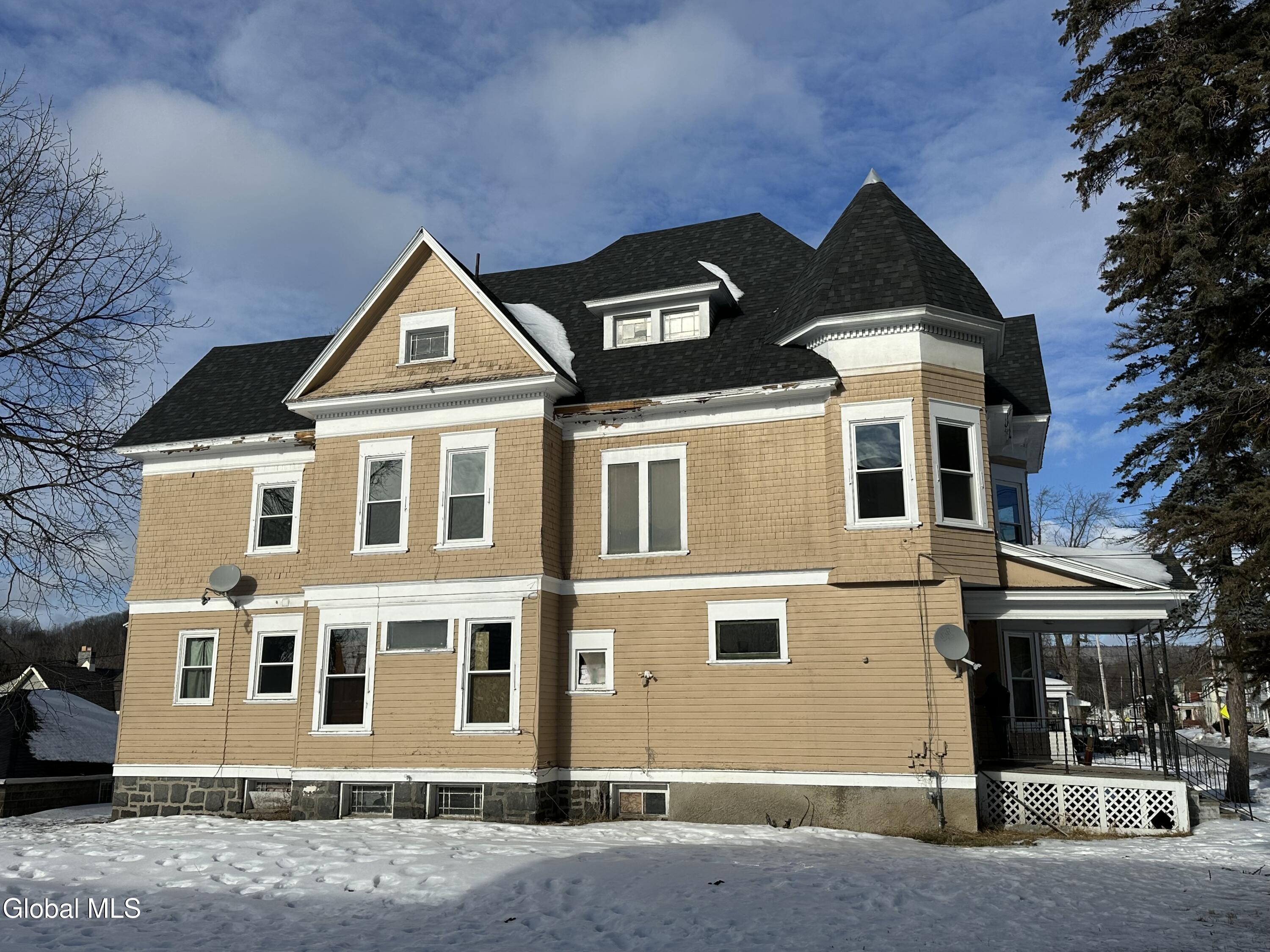 167 Bleecker Street Gloversville, NY 12078 - Photo 1 of 13 IMG_2561