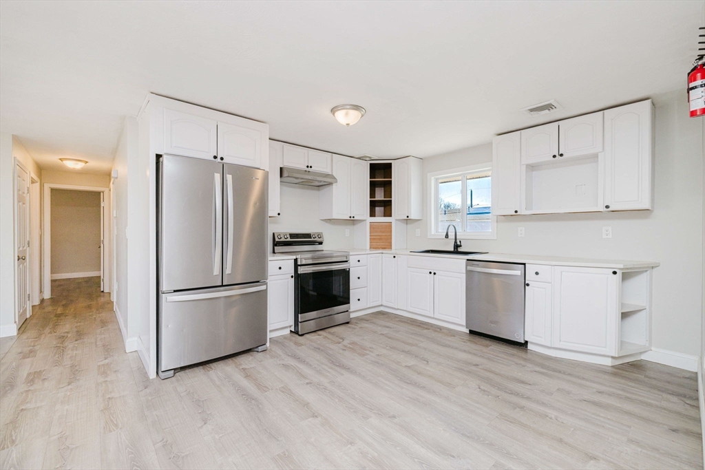 149 Errol Road Brockton, MA 02302 - Photo 17 of 41