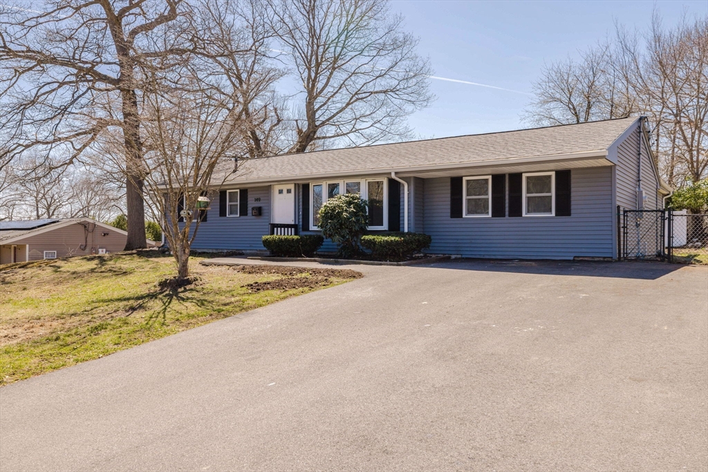 149 Errol Road Brockton, MA 02302 - Photo 3 of 41