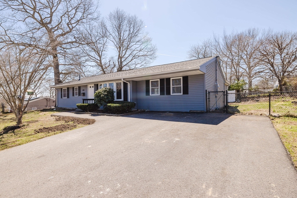 149 Errol Road Brockton, MA 02302 - Photo 4 of 41