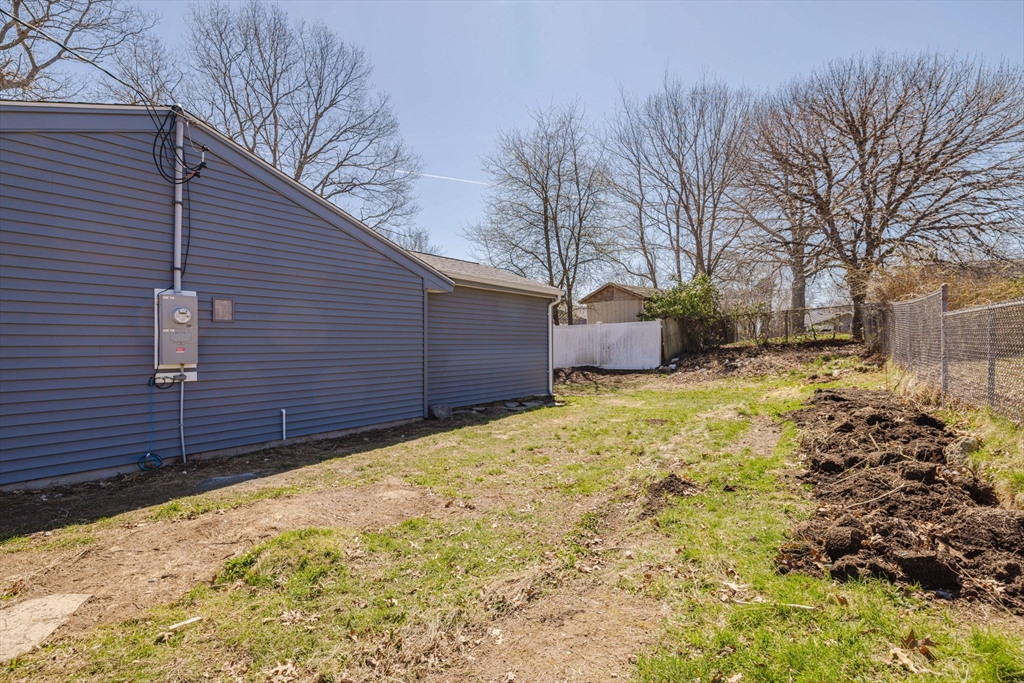 149 Errol Road Brockton, MA 02302 - Photo 7 of 41