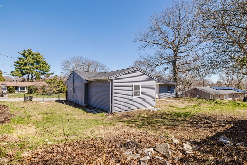 149 Errol Road Brockton, MA 02302 - Photo 8 of 41