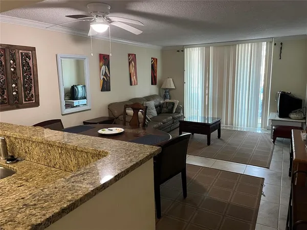 $1,600 | 2740 Coconut Bay Lane, Unit 317, Sarasota, FL 34237