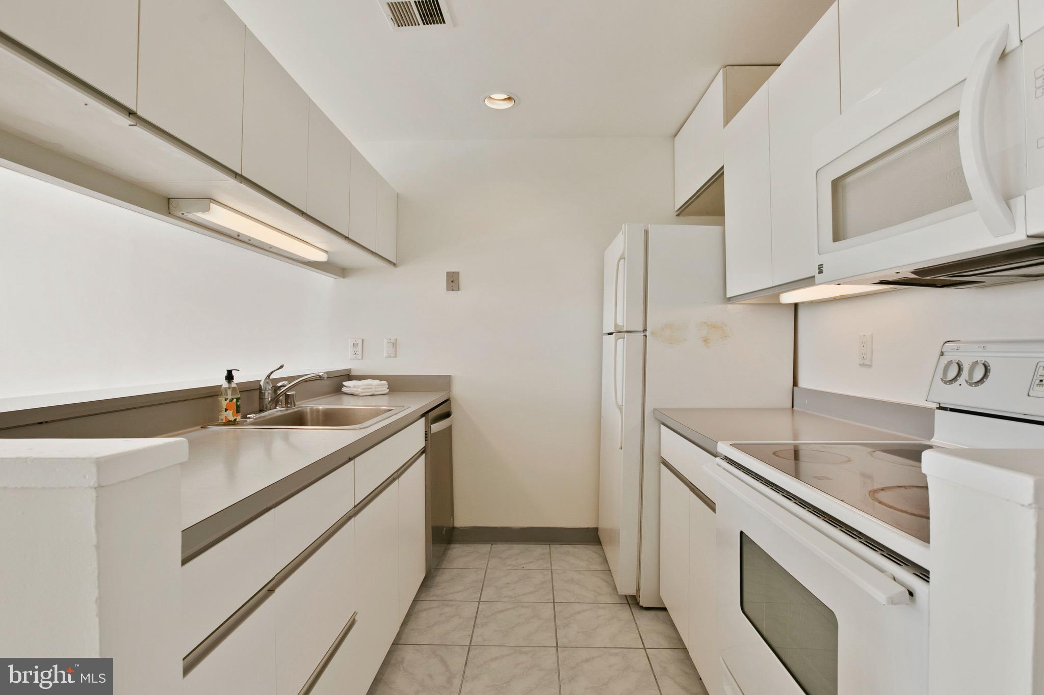 2639 Boston Street, Unit 313 Baltimore, MD 21224 - Photo 9 of 33 galley kitchen