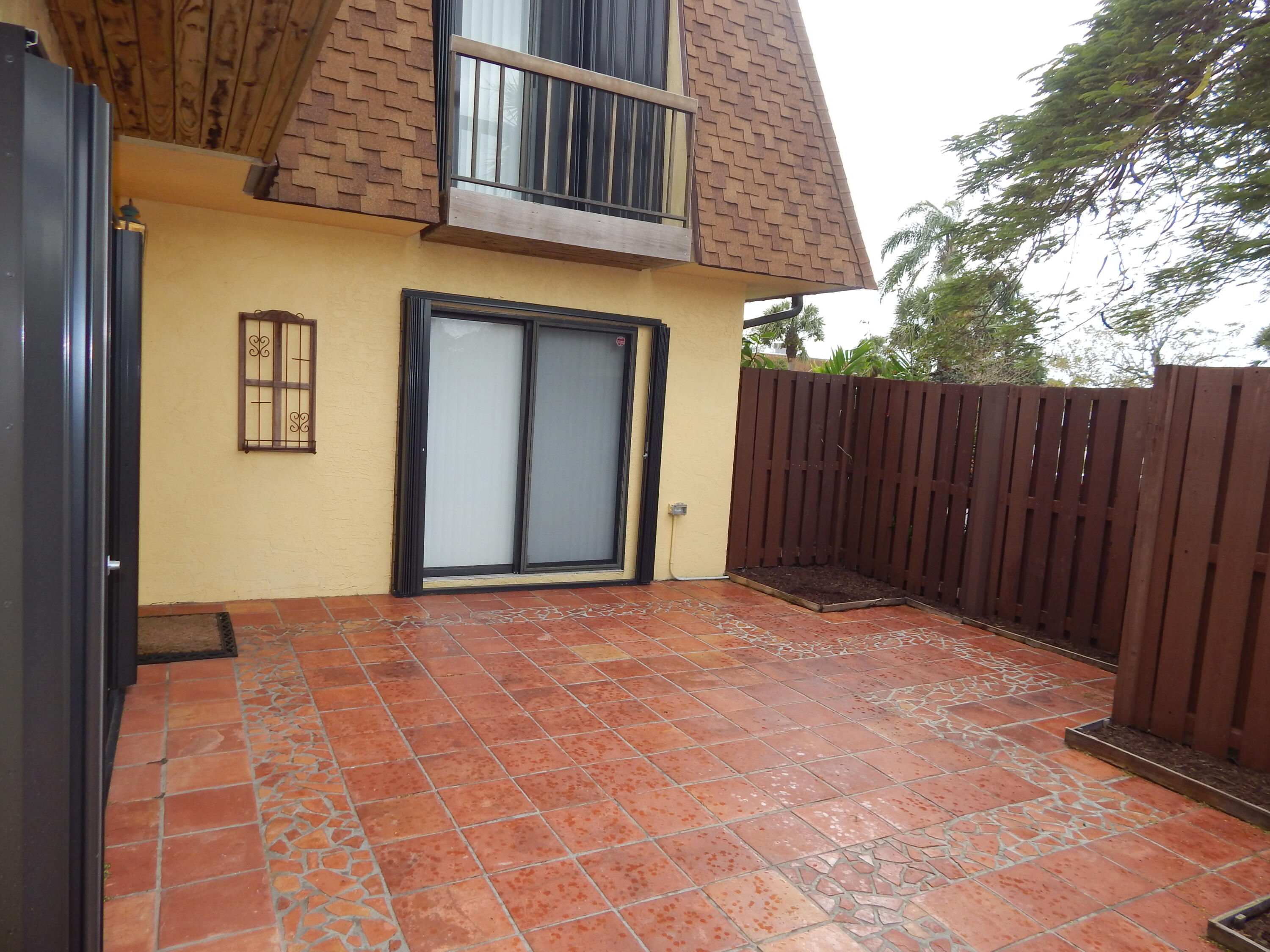 110 North Delaware Boulevard, Unit 13C Jupiter, FL 33458 - Photo 3 of 37 .