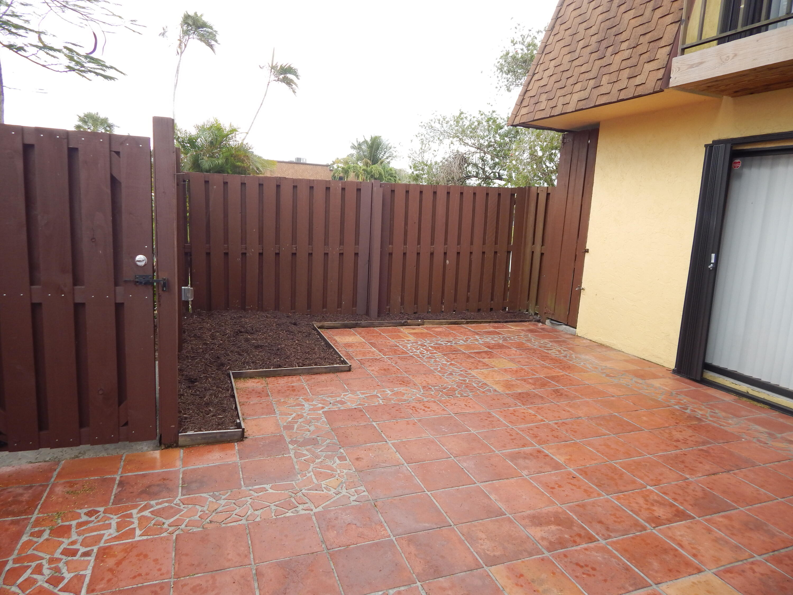 110 North Delaware Boulevard, Unit 13C Jupiter, FL 33458 - Photo 5 of 37 .