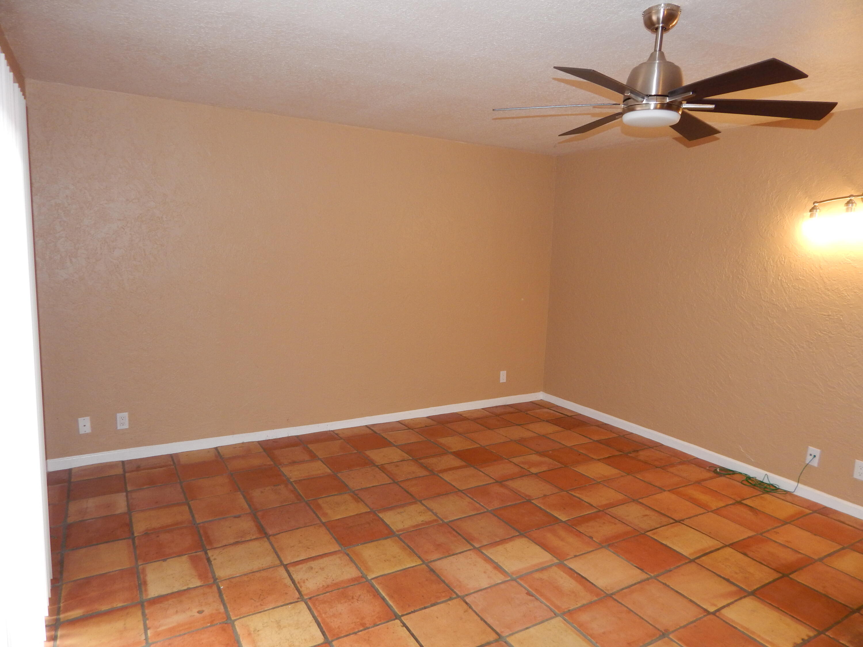 110 North Delaware Boulevard, Unit 13C Jupiter, FL 33458 - Photo 8 of 37 .