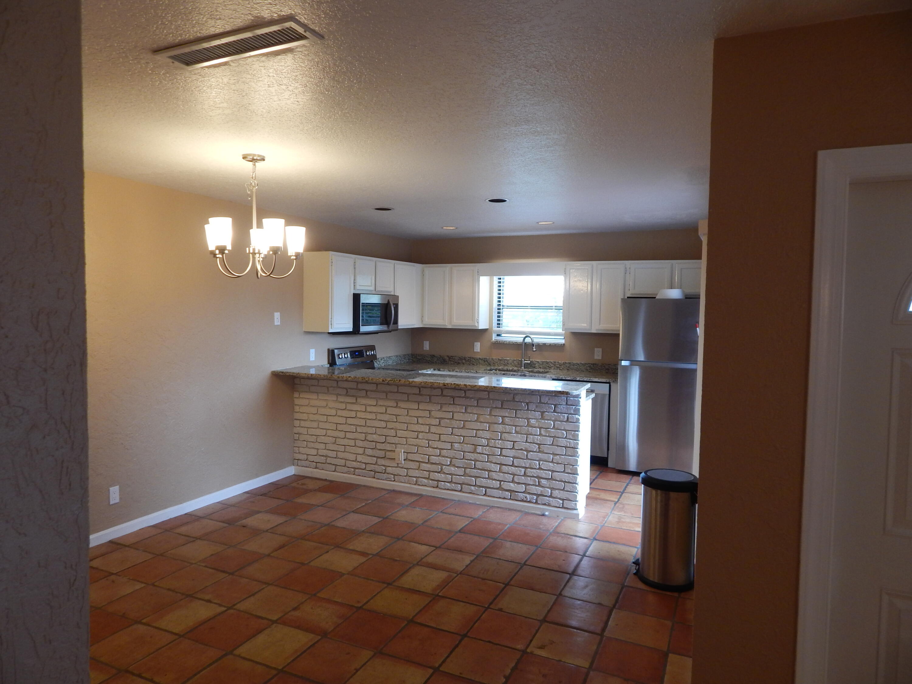 110 North Delaware Boulevard, Unit 13C Jupiter, FL 33458 - Photo 10 of 37 .