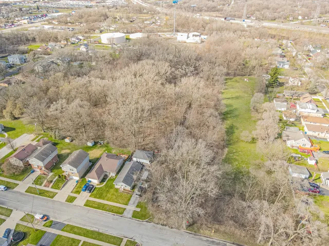 a view of residential houses with outdoor space