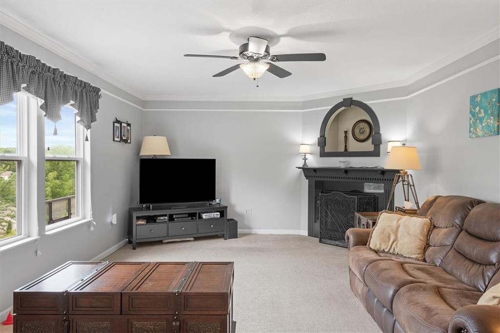 412 Blue Ridge Drive Coraopolis, PA 15108 - Photo 13 of 31 Family Room