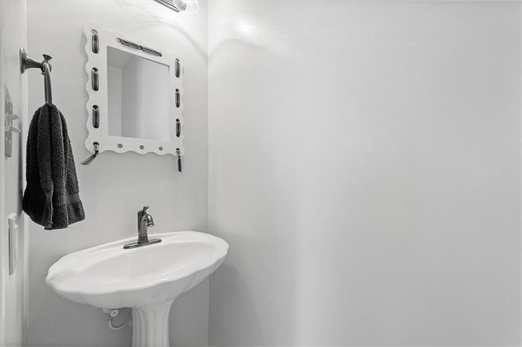 412 Blue Ridge Drive Coraopolis, PA 15108 - Photo 16 of 31 Main Floor Powder Room
