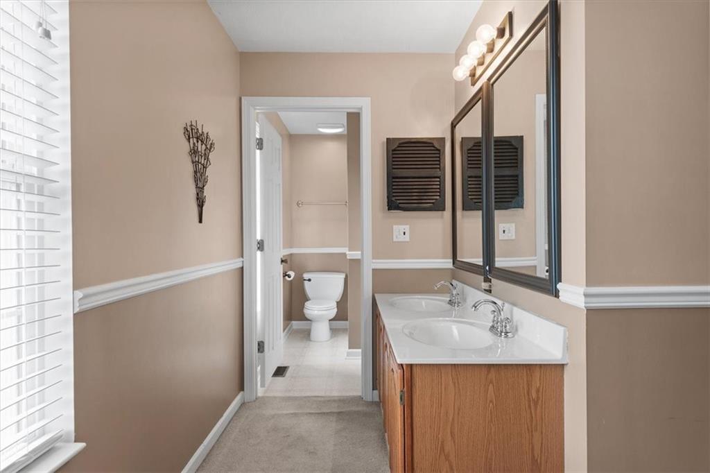 412 Blue Ridge Drive Coraopolis, PA 15108 - Photo 19 of 31 Primary Bathroom
