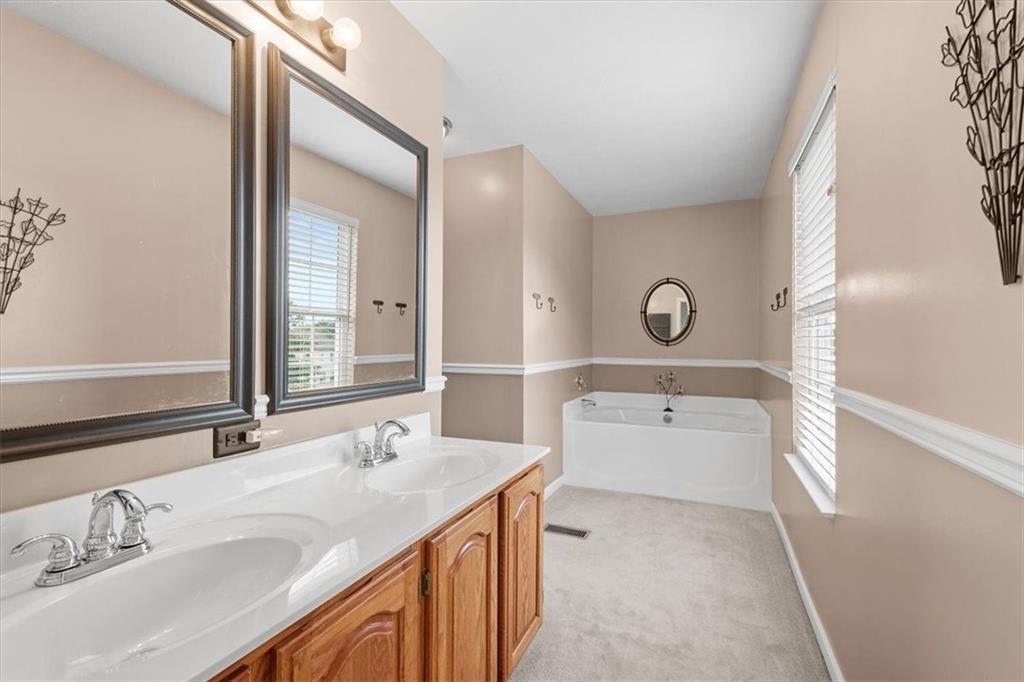 412 Blue Ridge Drive Coraopolis, PA 15108 - Photo 20 of 31 Primary Bathroom
