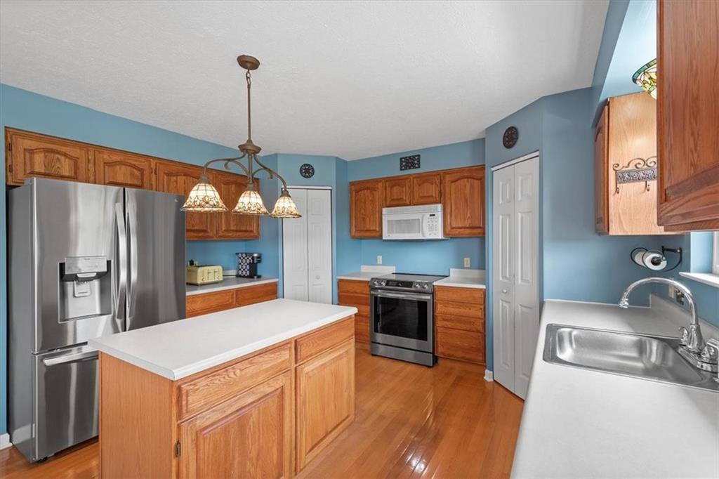 412 Blue Ridge Drive Coraopolis, PA 15108 - Photo 8 of 31 Kitchen