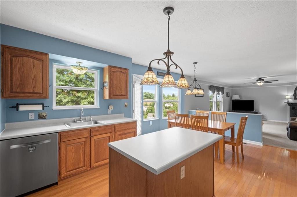 412 Blue Ridge Drive Coraopolis, PA 15108 - Photo 10 of 31 Kitchen