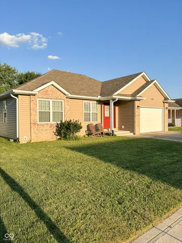 $240,025 | 1712 North Oakmont Avenue, Greensburg, IN 47240