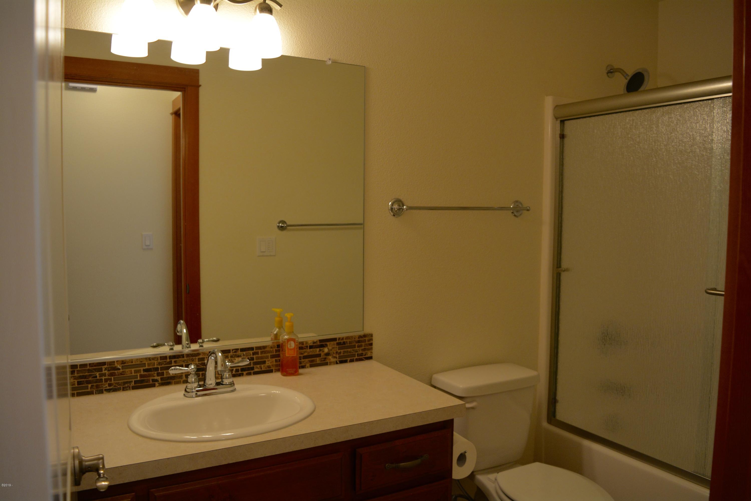 145 Southwest 61 Street Newport, OR 97366 - Photo 7 of 33 2nd Bath