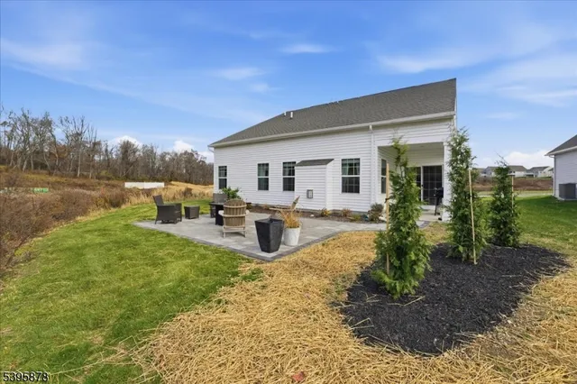 $585,000 | 5 Thomas Knoll Boulevard, Port Murray, NJ 07865