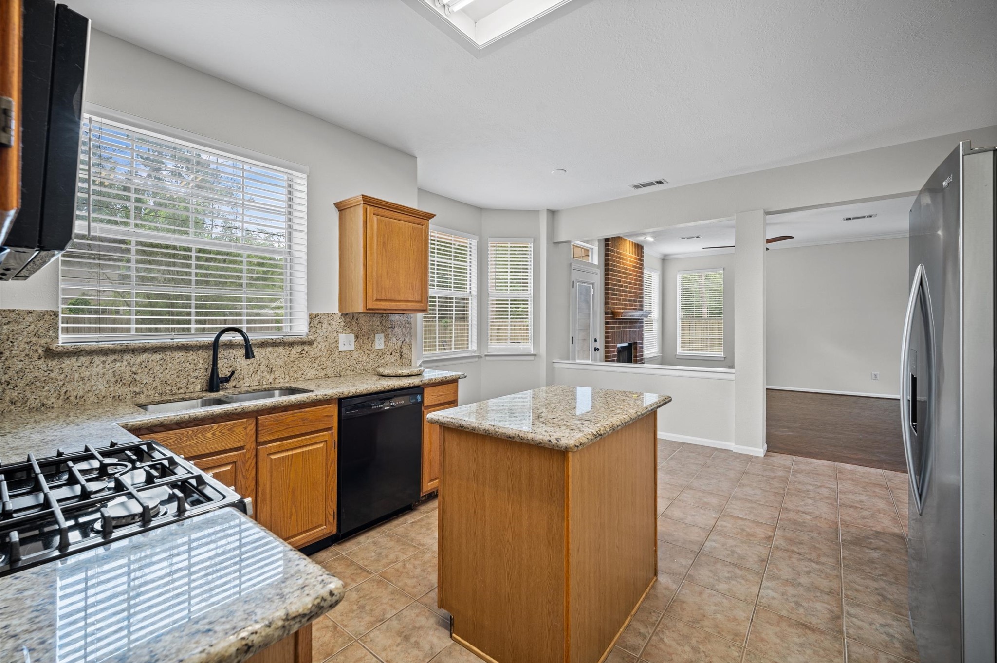 7 Grey Birch Place Spring, TX 77381 - Photo 11 of 33