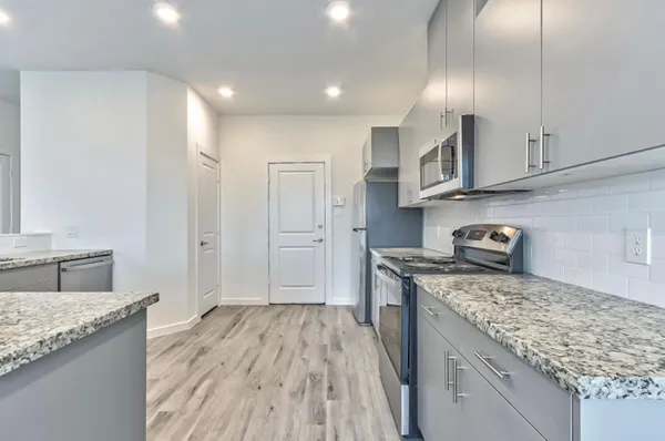 a kitchen that has a lot of cabinets in it