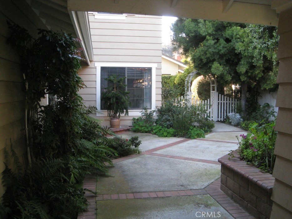 25 Morning Breeze, Unit 46 Irvine, CA 92603 - Photo 14 of 26 a view of a house with potted plants and a fountain