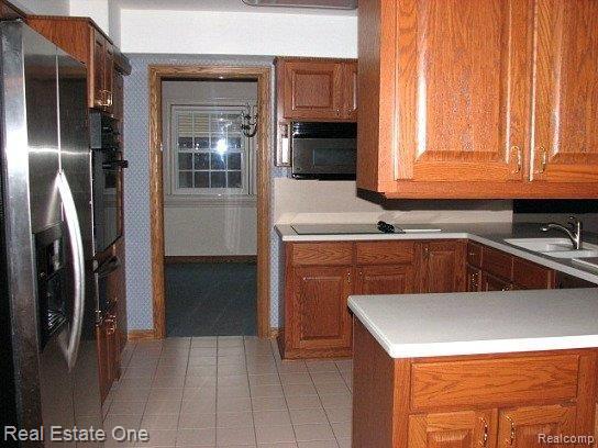 1665 Oakstone Drive Rochester, MI 48309 - Photo 8 of 13 Kitchen
