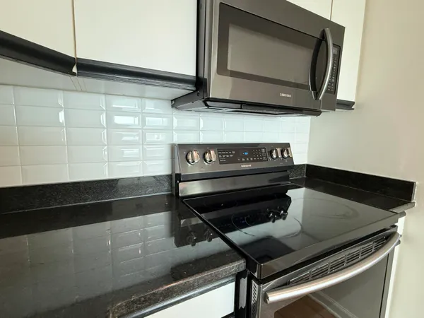 $2,300 | 555 East William Street, Unit 17A, Ann Arbor, MI 48104