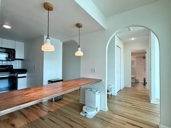 $2,300 | 555 East William Street, Unit 17A, Ann Arbor, MI 48104