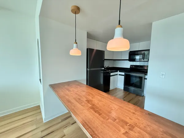 $2,300 | 555 East William Street, Unit 17A, Ann Arbor, MI 48104