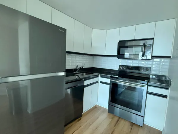 $2,300 | 555 East William Street, Unit 17A, Ann Arbor, MI 48104