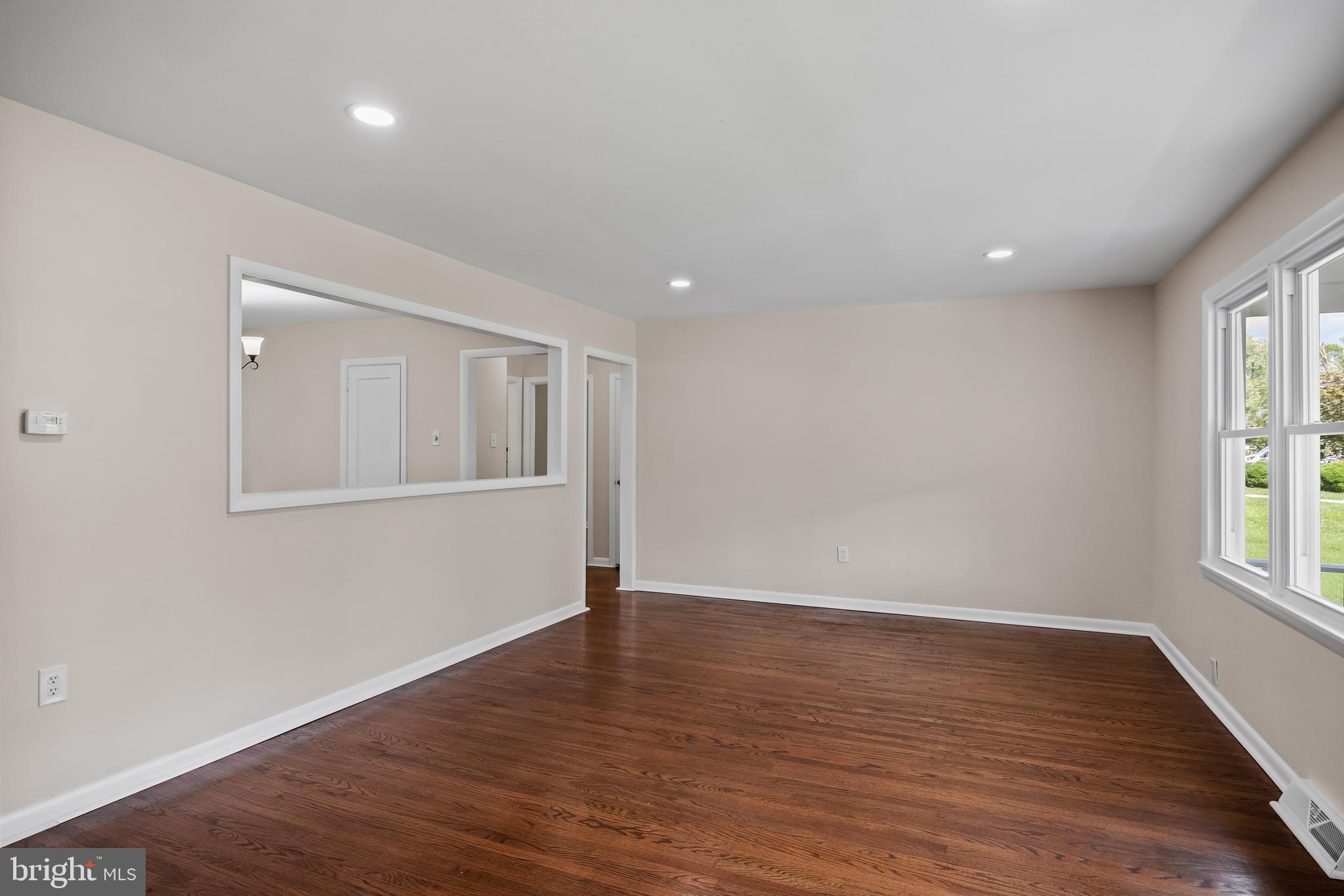 705 Devon Road Moorestown, NJ 08057 - Photo 4 of 29 Living Room
