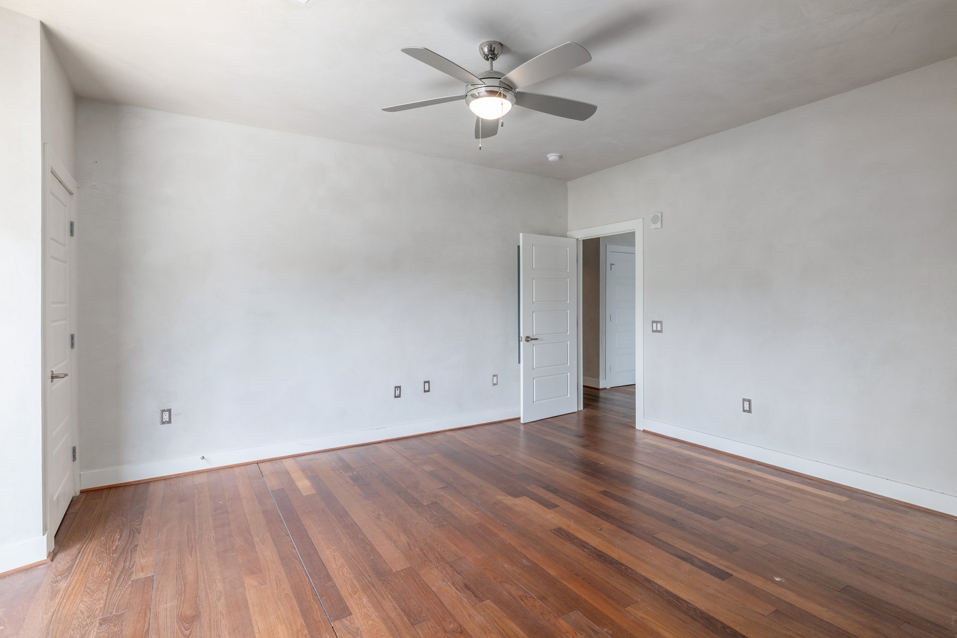 6444 Burnet Road, Unit 100 Austin, TX 78757 - Photo 20 of 31 Primary bedroom
