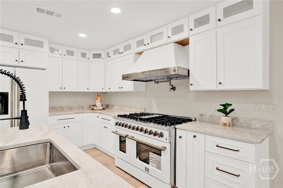 138 Mercer Road Savannah, GA 31411 - Photo 6 of 26 Large Kitchen